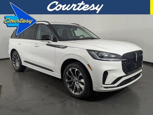 2025 Lincoln Aviator Premiere AWD's photo