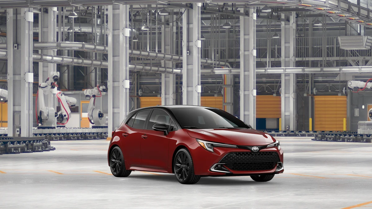 New 2026 Finish Line Red with Midnight Black Metallic roof Toyota XSE image 15