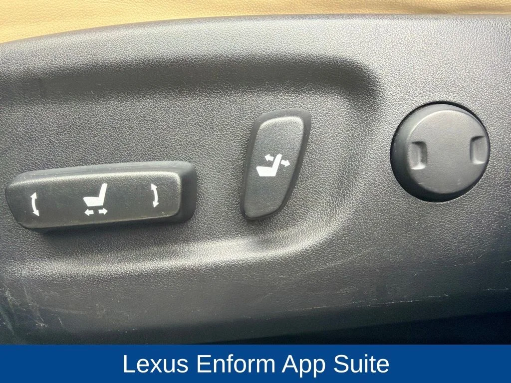 Used 2015 Atomic Silver Lexus 200t image 21