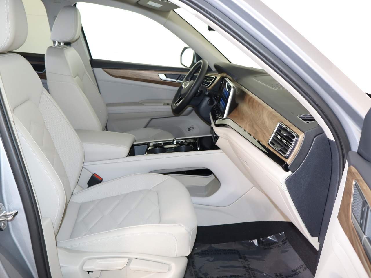 New 2026 SILVER MIST METALLIC Volkswagen SE 4Motion Technology image 13