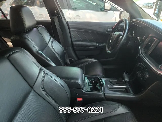 Used 2019 Silver Dodge SXT image 8