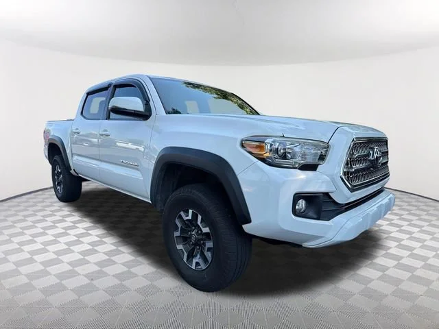 Used 2016 White Toyota SR5 image 3