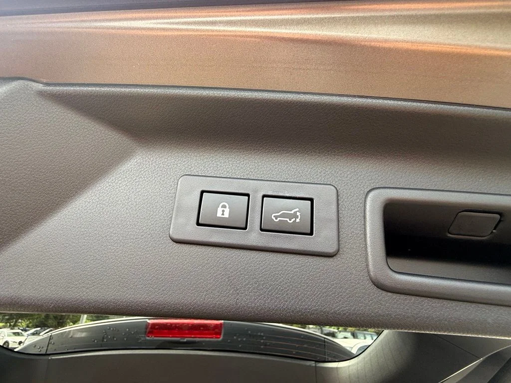 Used 2025 Brilliant Bronze Metallic Subaru Premium image 25