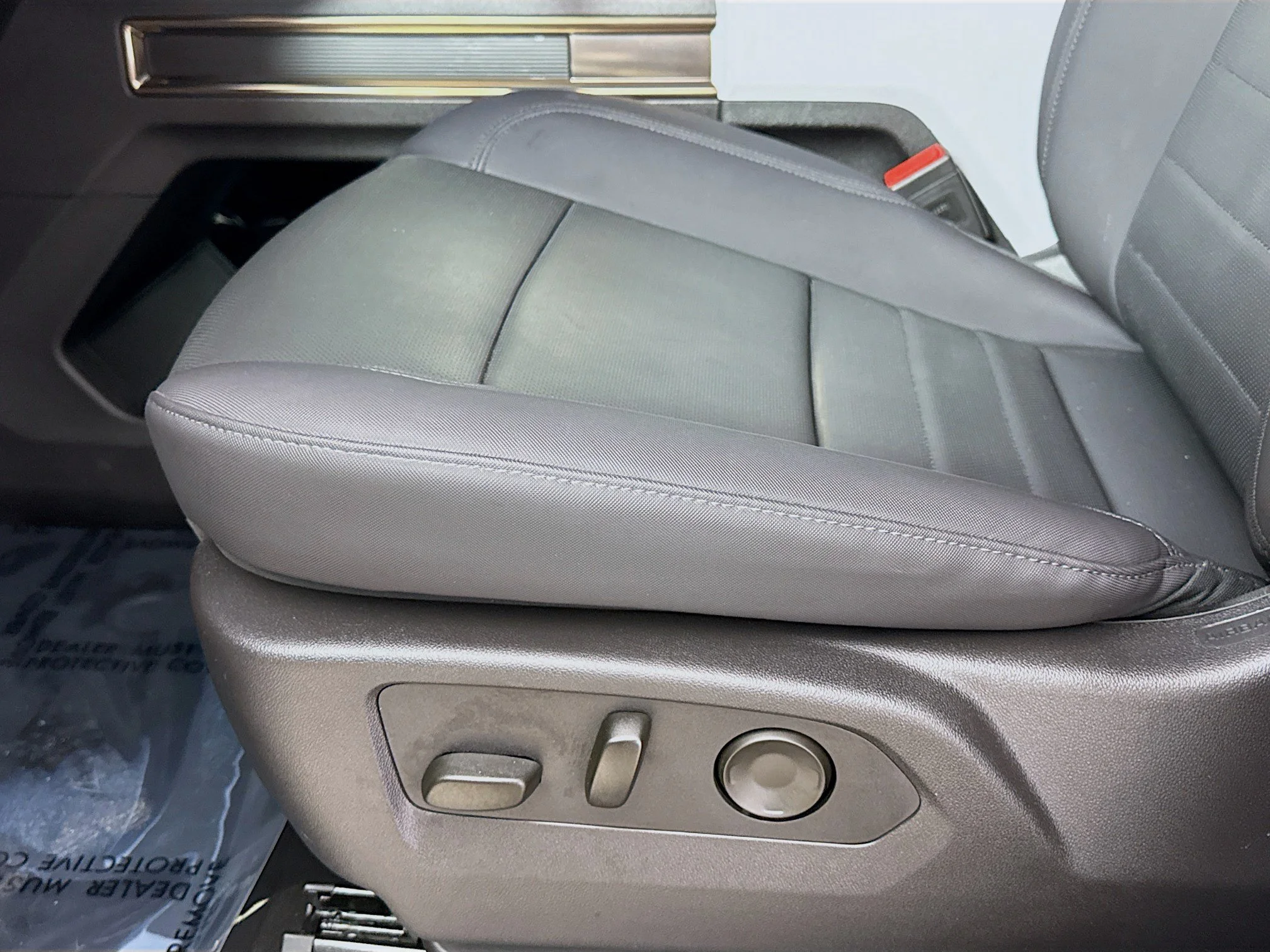 Used 2025 Meteorite Metallic (Grey) GMC 2X image 22