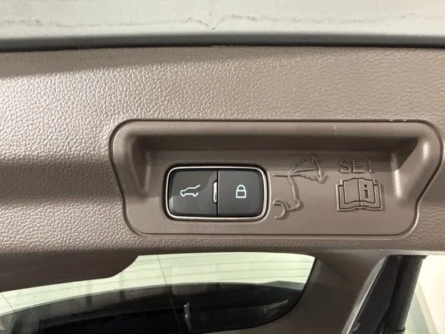 Used 2022 Silver Ford Platinum image 11