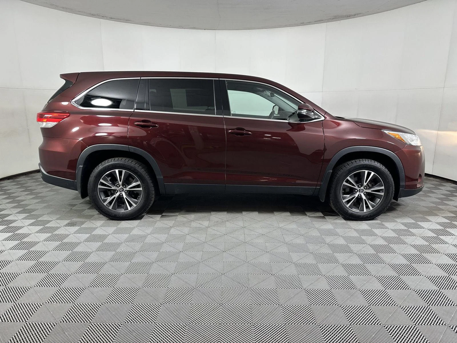 Used 2019 Ooh La La Rouge Mica Toyota LE image 9