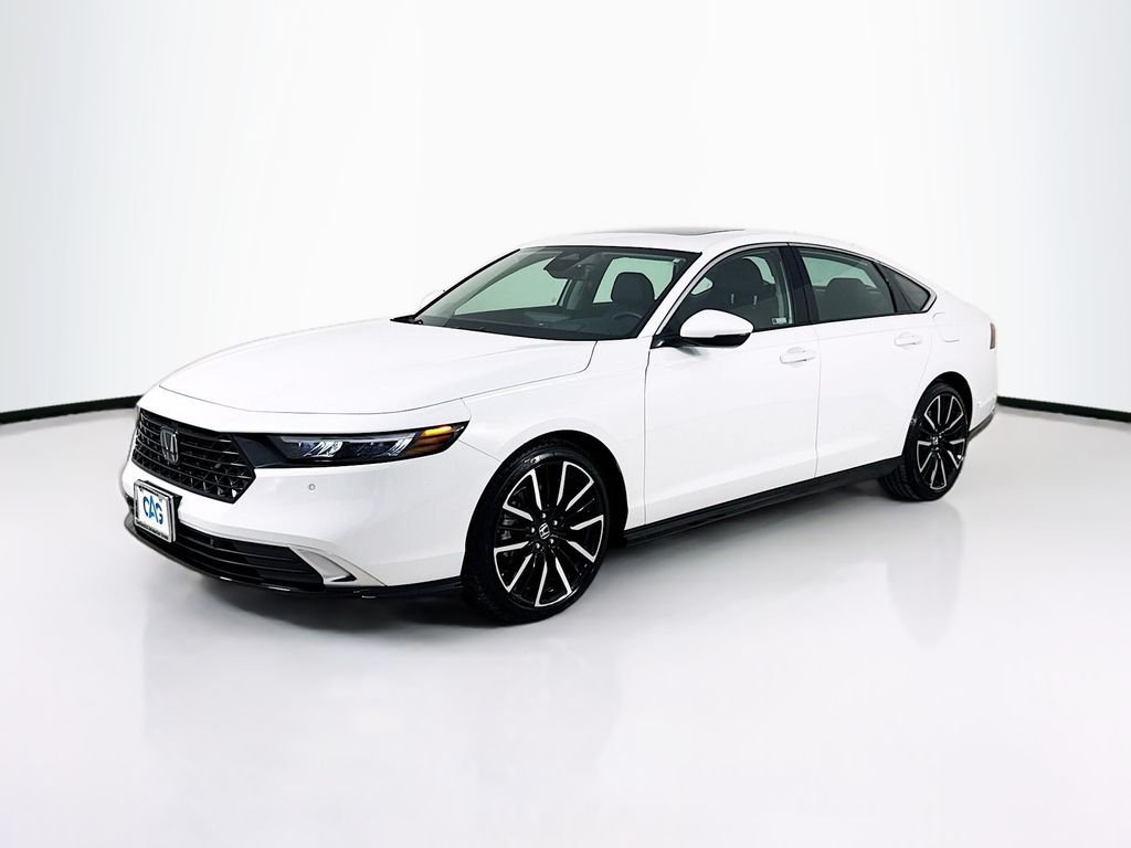 Certified Used 2025 Platinum Honda Touring image 3