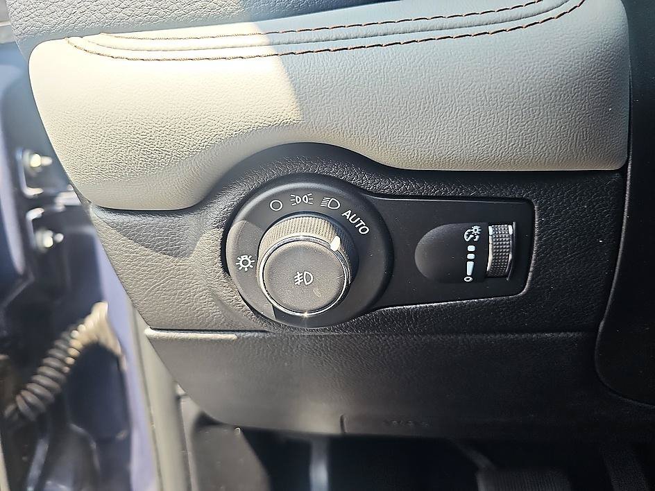 Used 2021 Reactor Blue Pearlcoat Dodge R/T image 15