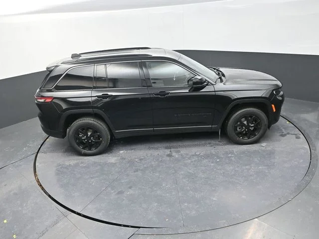 New 2026 Diamond Black Crystal Pearl-Coat Exterior Paint Jeep Altitude image 19