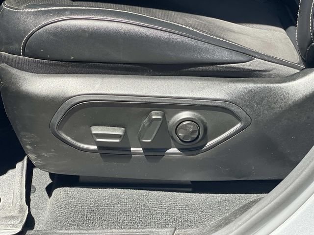 Used 2022 Silver Jeep Altitude image 16