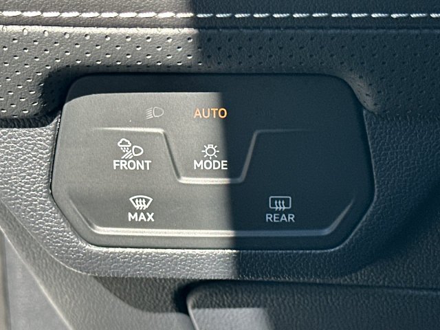 New 2026 White Volkswagen SE w/Technology image 32