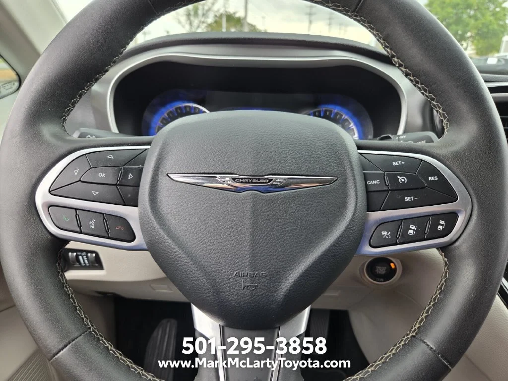 Used 2023 White Chrysler Touring L image 21