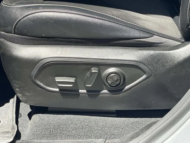 Used 2022 Silver Jeep Altitude image 16