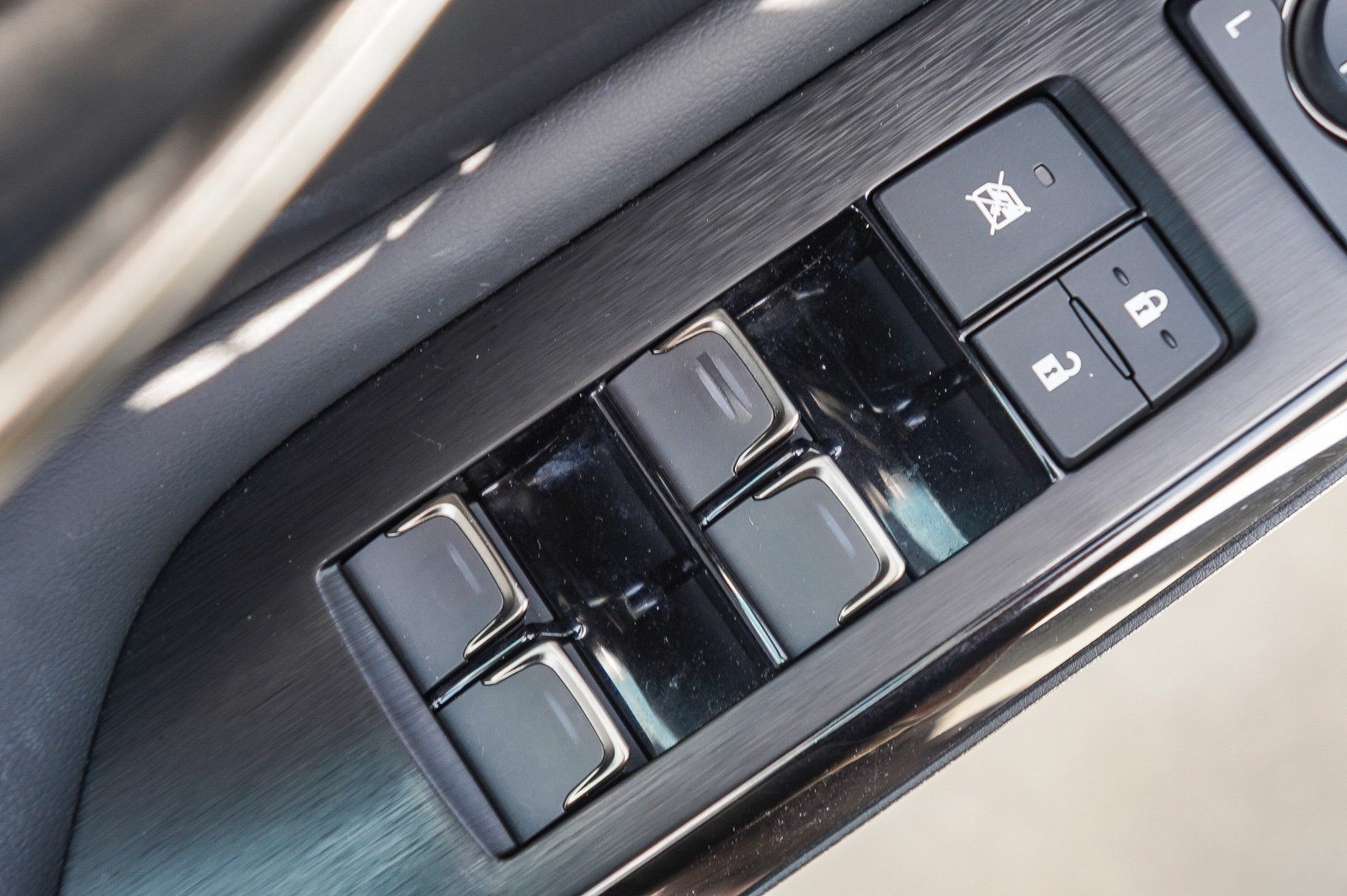 Used 2025 Eminent White Pearl Lexus 350 image 24