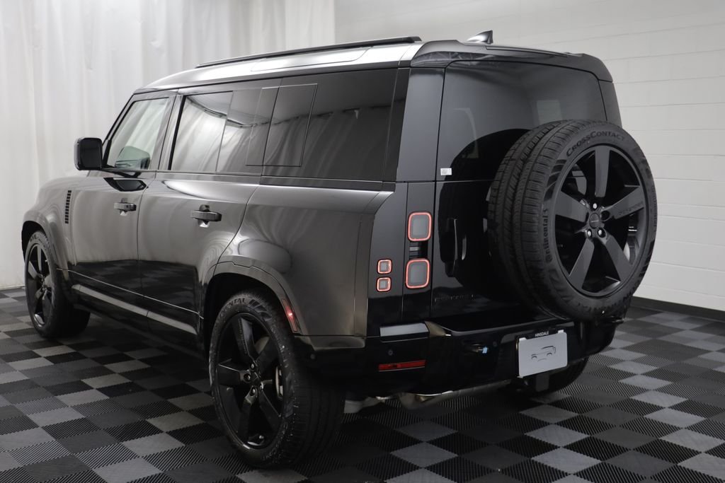 New 2026 Santorini Black LAND ROVER X-Dynamic SE image 16