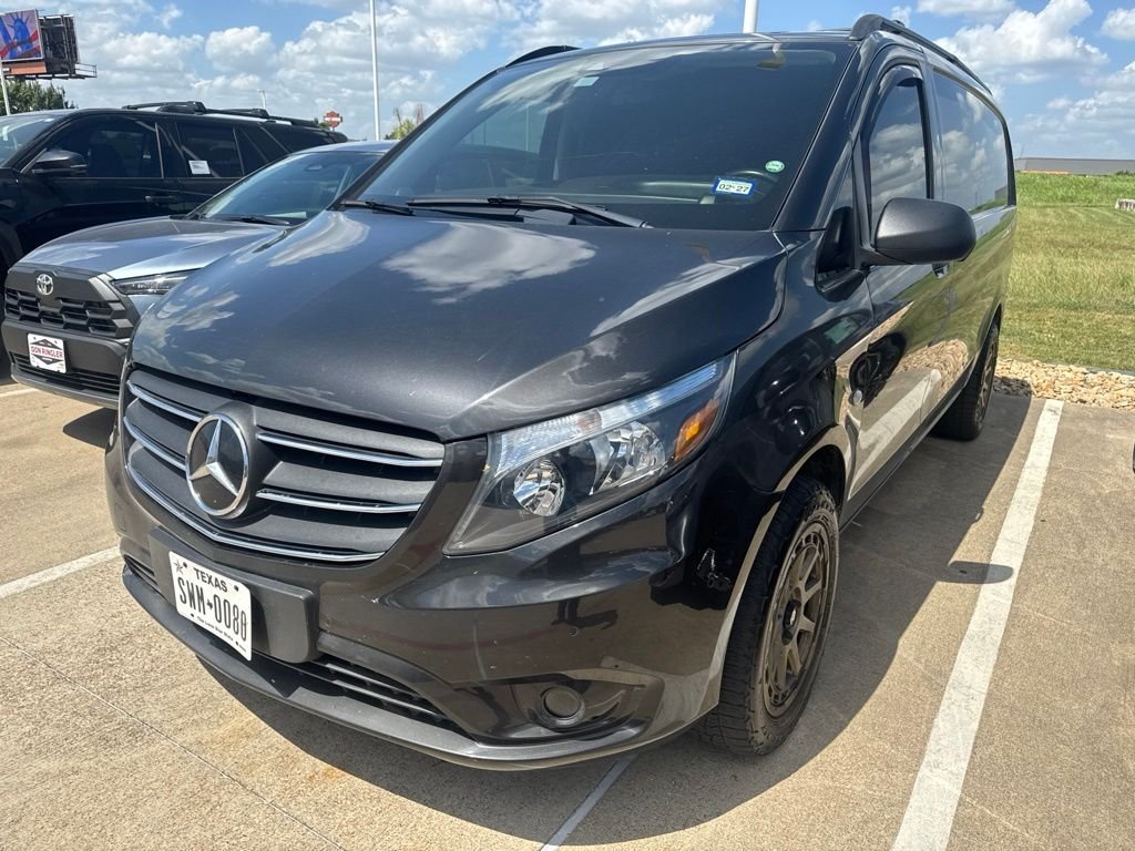 Used 2022  Mercedes-Benz Cargo image 8