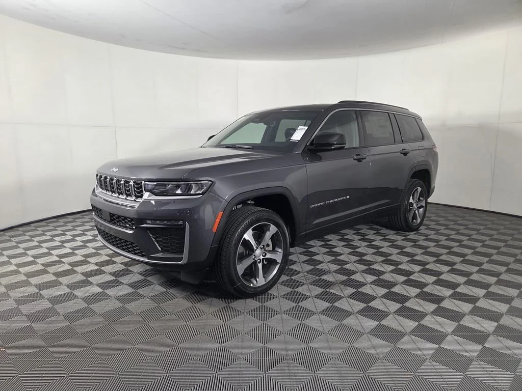 New 2026 Baltic Gray Metallic Clear-Coat Exterior Paint Jeep Limited image 4