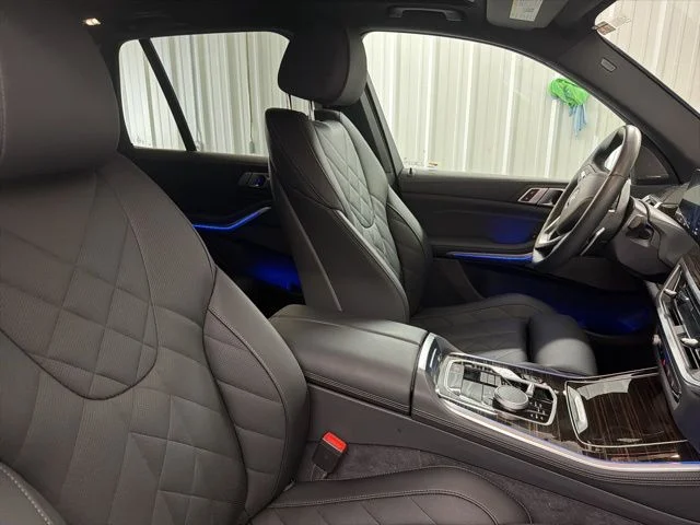 Used 2026 Black Sapphire Metallic BMW sDrive40i image 23
