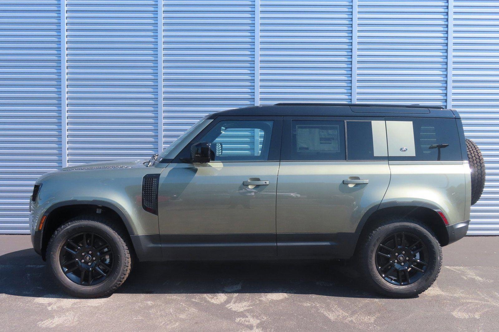 Used 2024 Pangea Green Metallic Land Rover S image 8