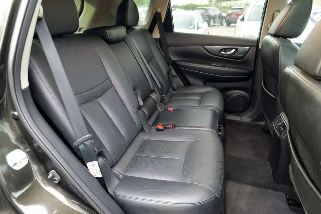 Used 2015 Midnight Jade Nissan SL image 31