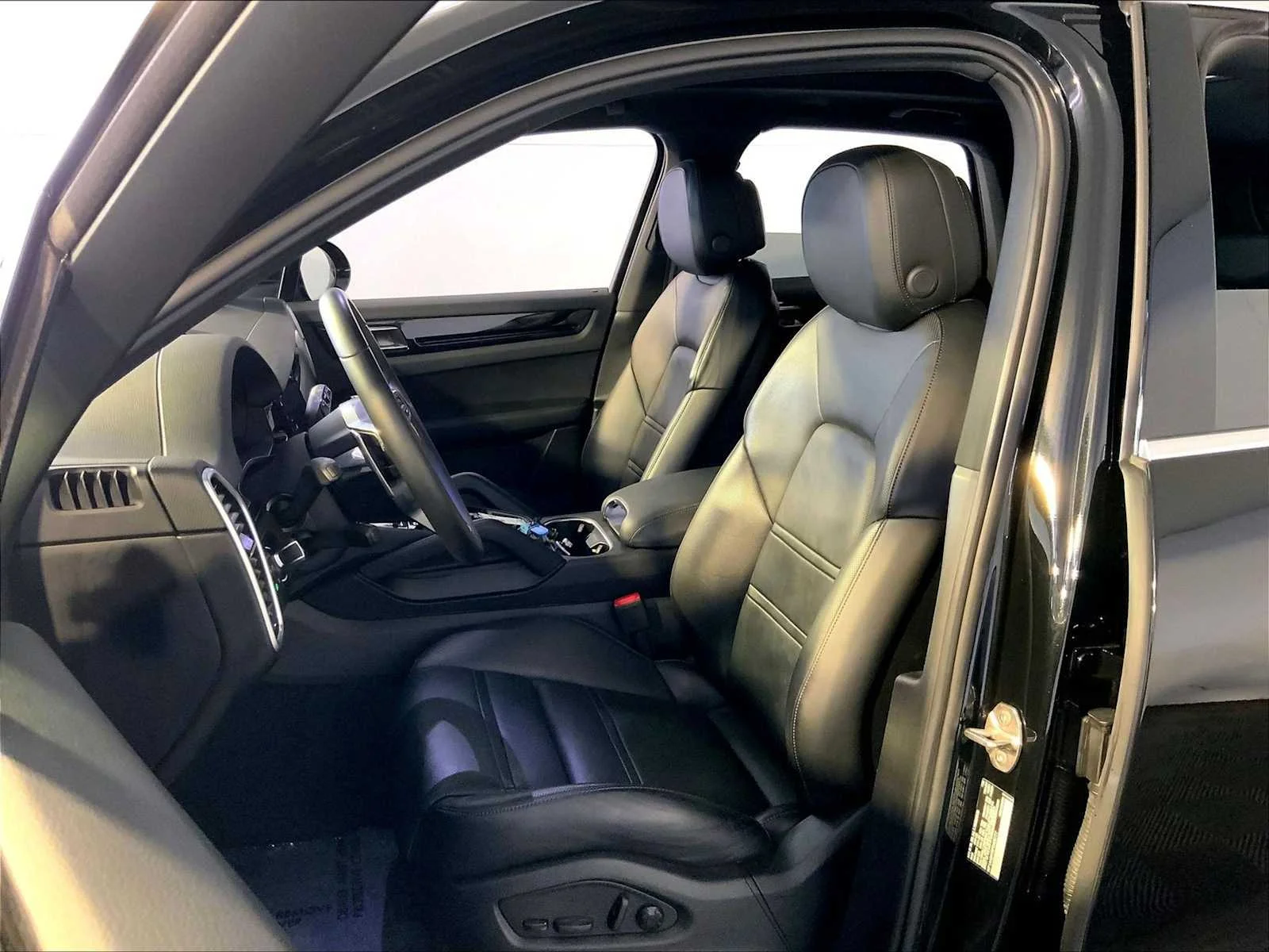 Certified Used 2023 Chromite Black Metallic Porsche  image 5