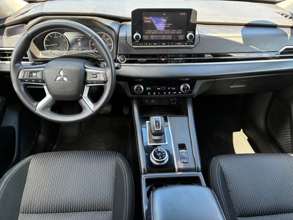 Used 2022  Mitsubishi ES image 10
