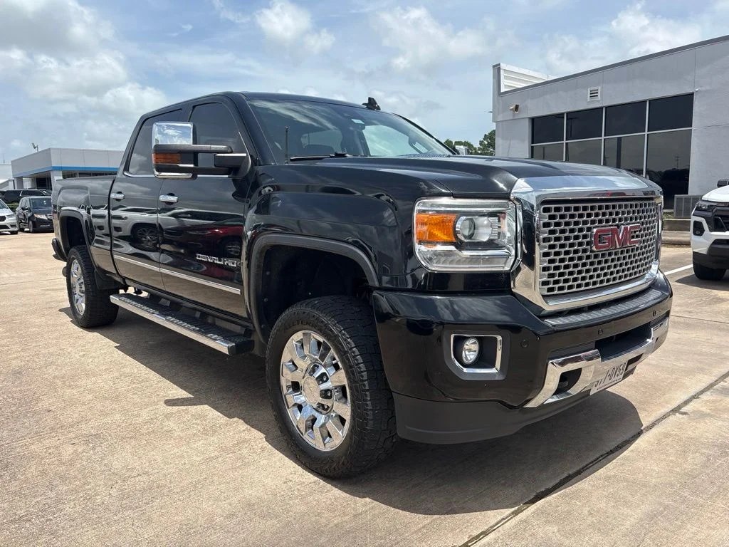 Used 2016 Black GMC Denali image 3