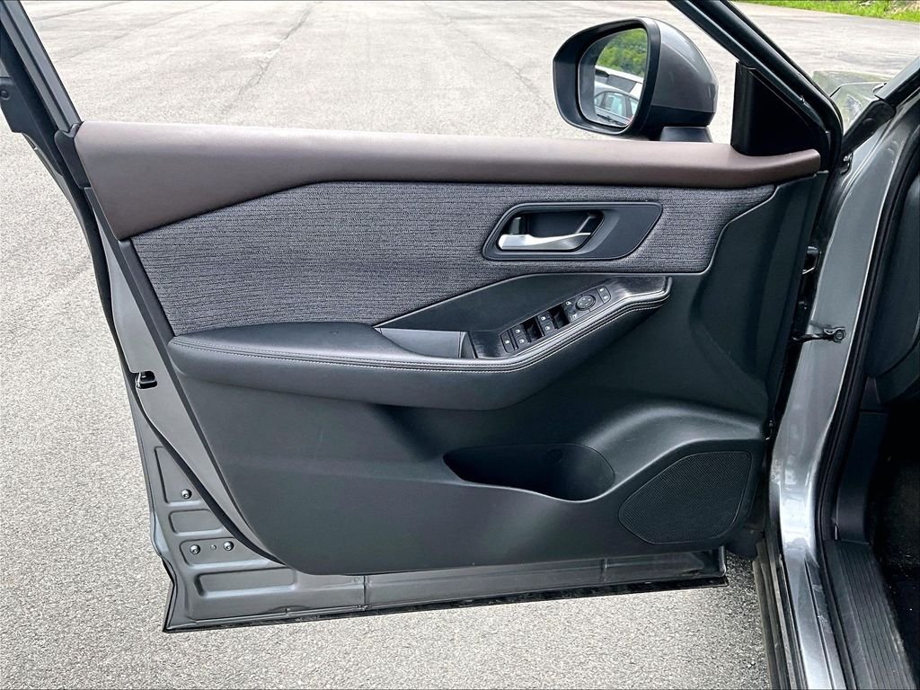 Used 2023 Gun Metallic Nissan SV image 9