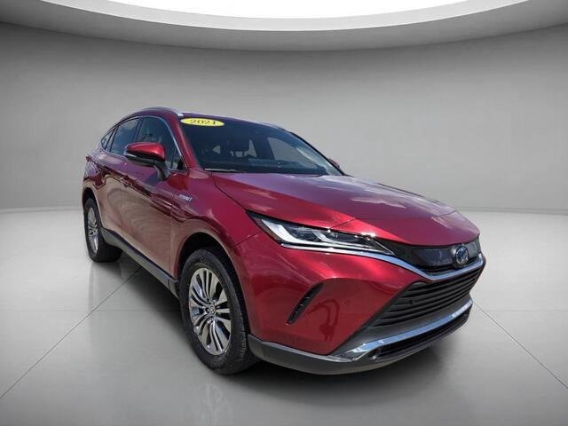 Used 2021 Ruby Flare Pearl Toyota XLE image 7