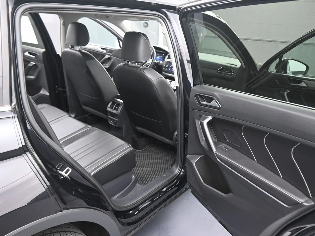 Used 2023 Black Volkswagen 2.0T SE image 41