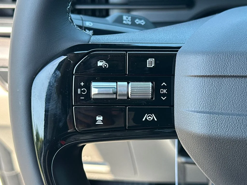 New 2027 White Kia EX image 25