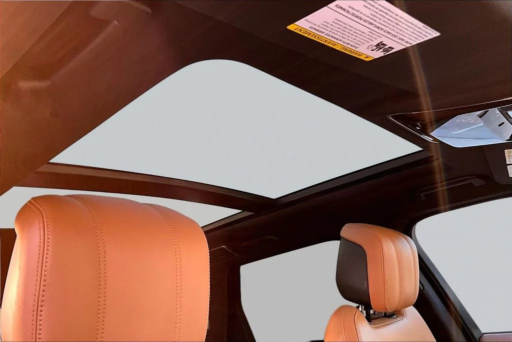 Used 2022 Black Land Rover HSE Dynamic image 25