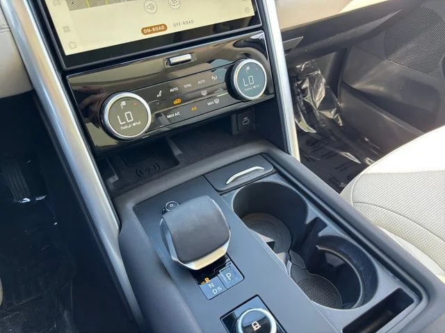 Used 2025  Land Rover S image 25