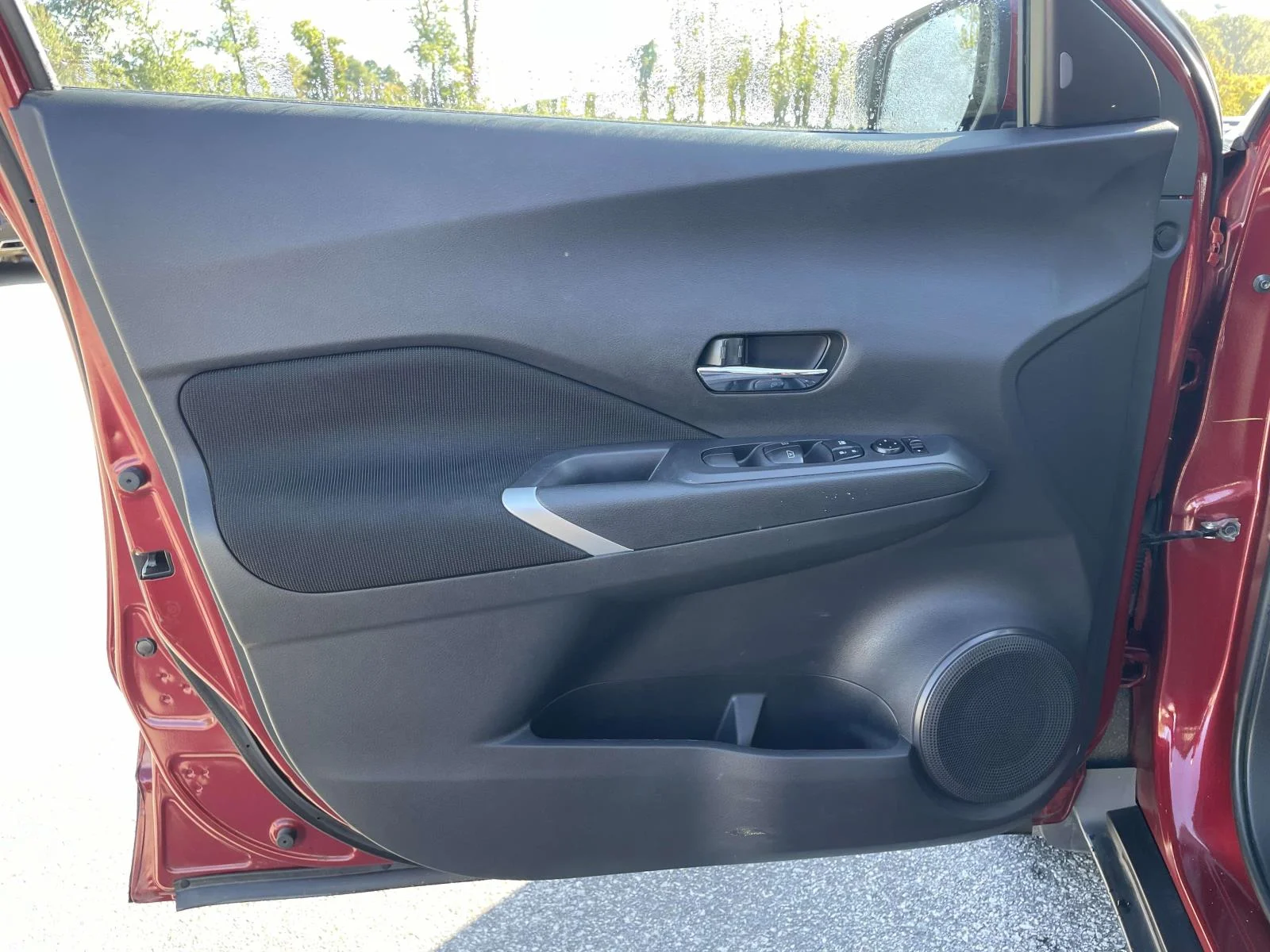 Used 2023 Scarlet Ember Tintcoat Nissan SV image 5