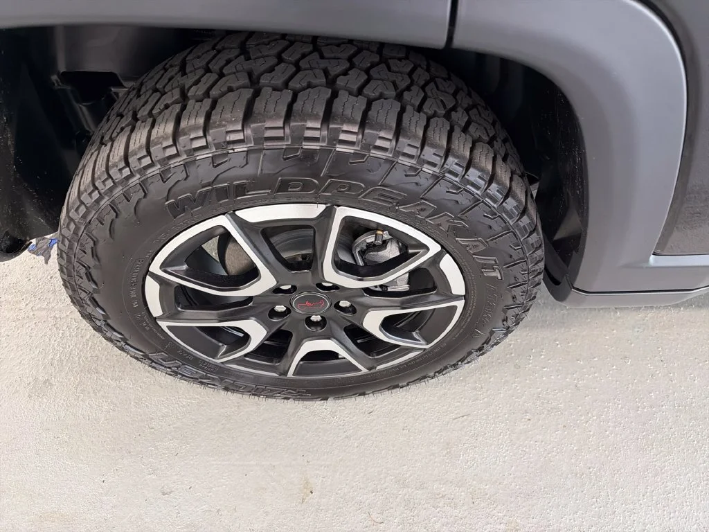 Used 2025 Black Jeep Trailhawk image 5