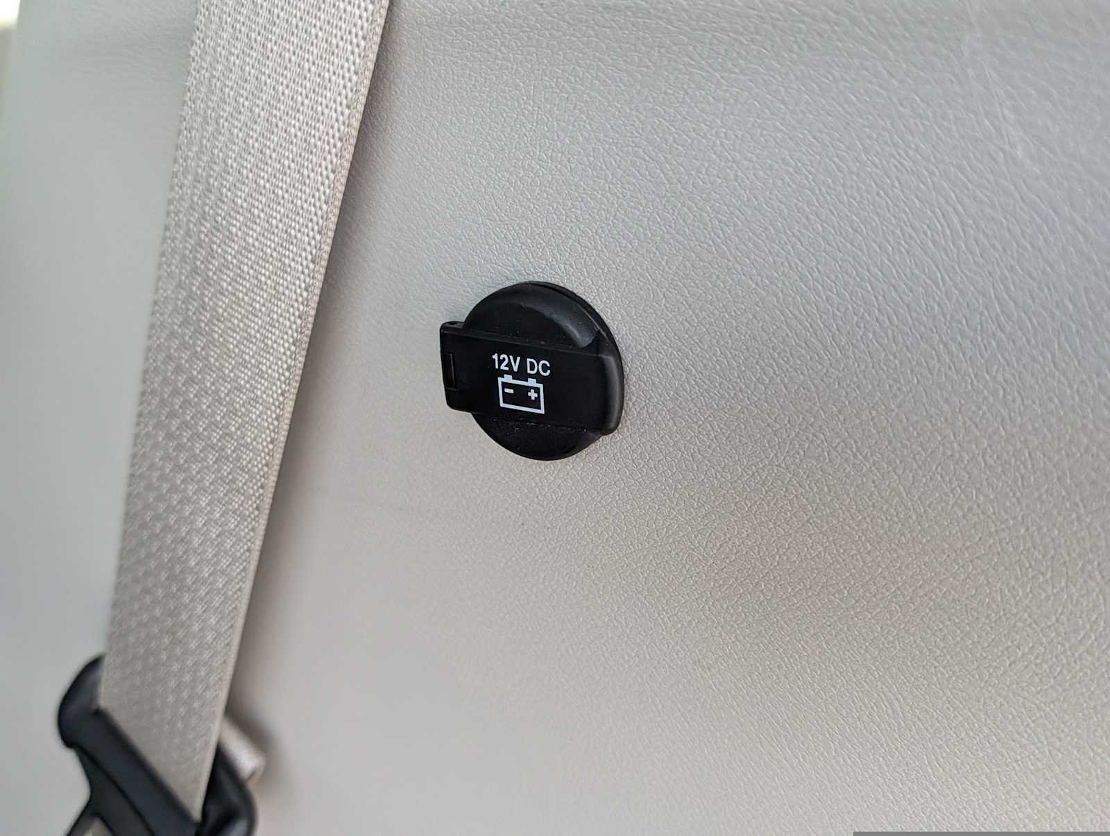 Used 2023 Brilliant Black Crystal Pearlcoat Chrysler LX image 19