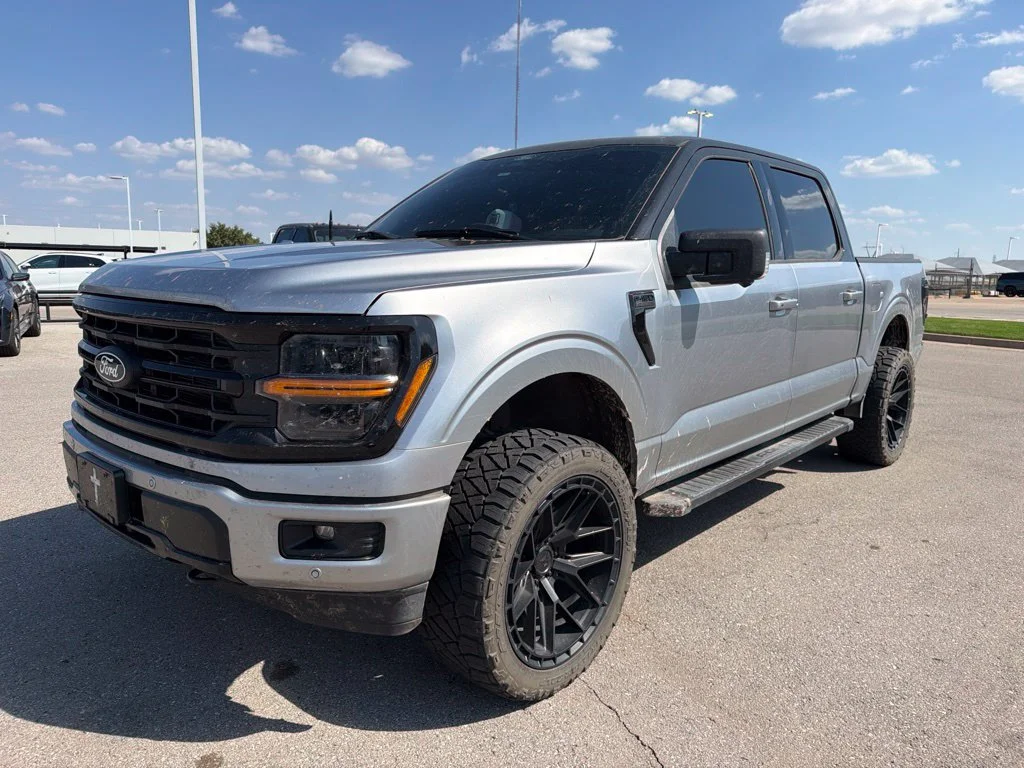 Used 2025 Silver Ford XLT image 1