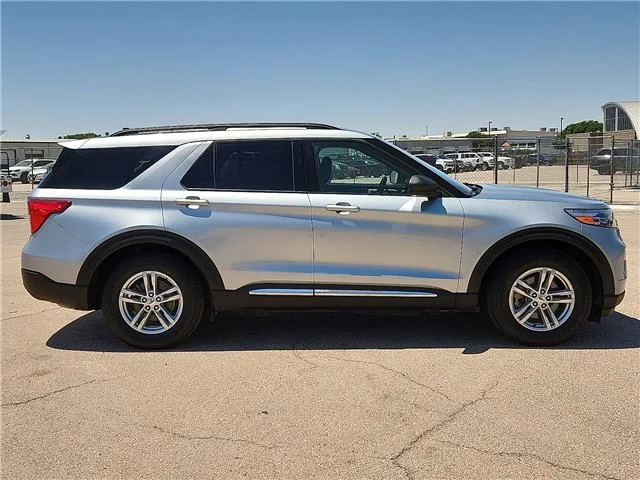 Used 2023 Silver Ford XLT 4x2 image 5