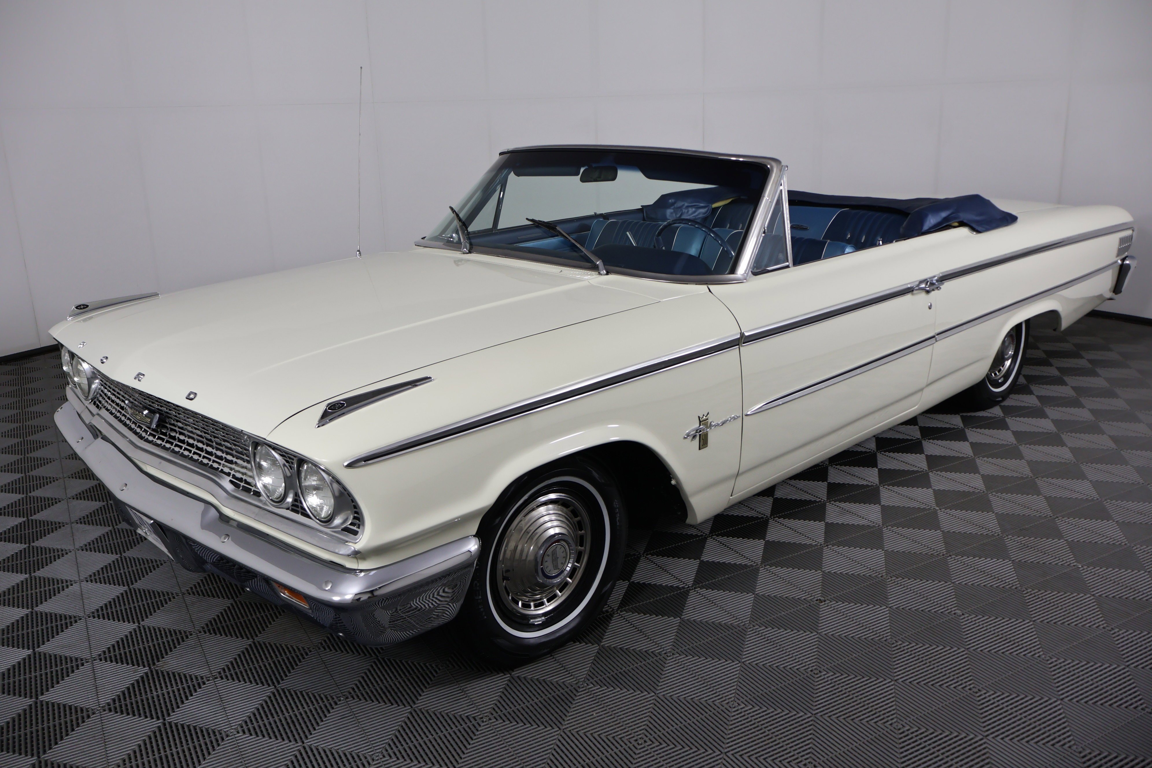 Used 1963 White Ford  image 24