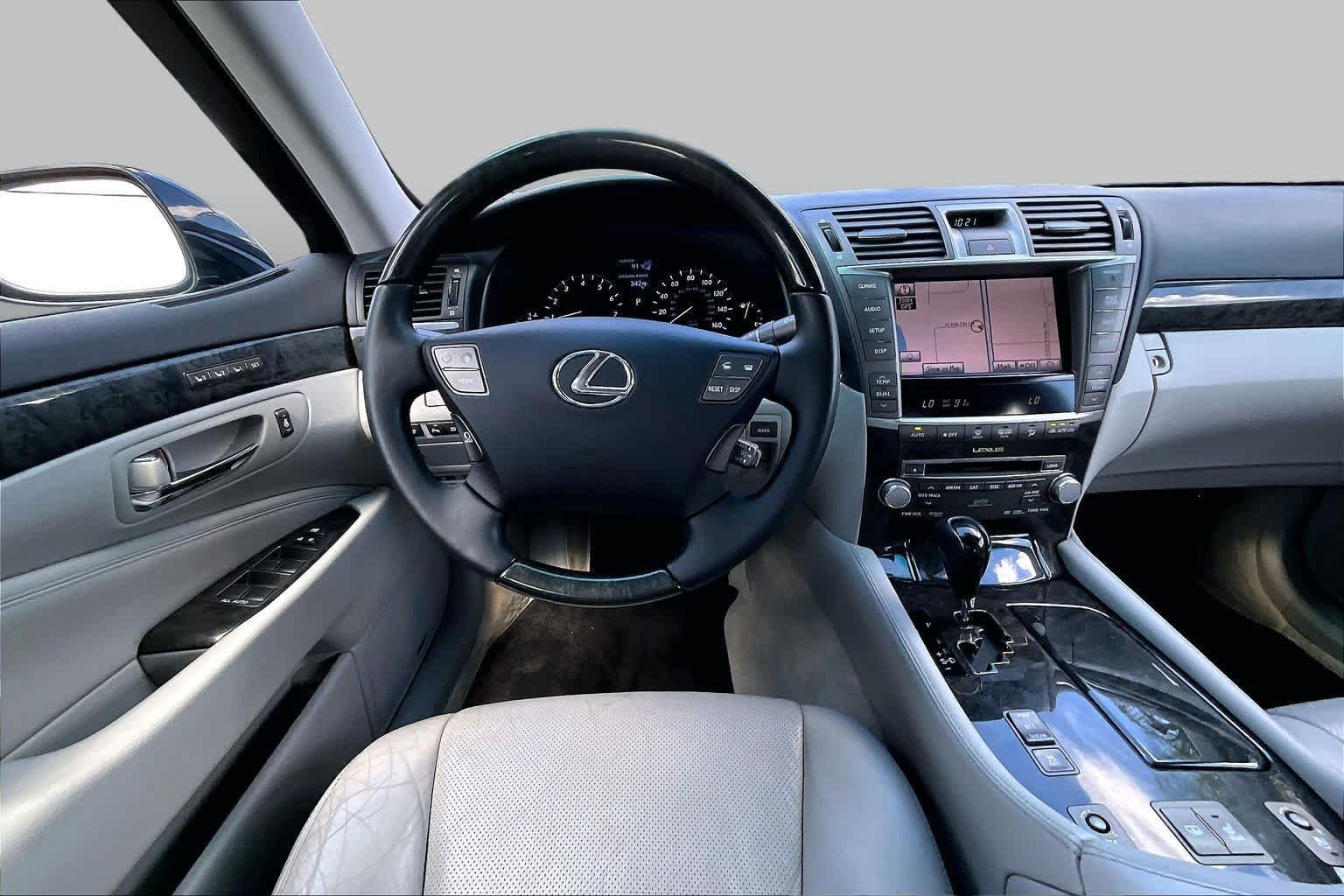 Used 2012 Obsidian Lexus  image 5
