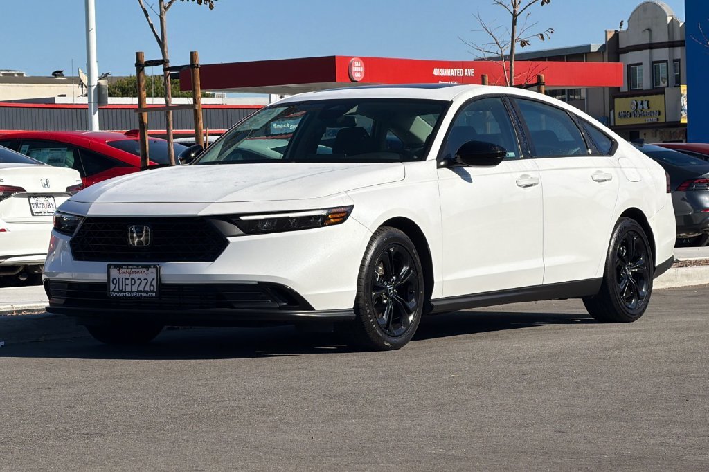 Used 2025 Platinum White Pearl Honda SE image 8