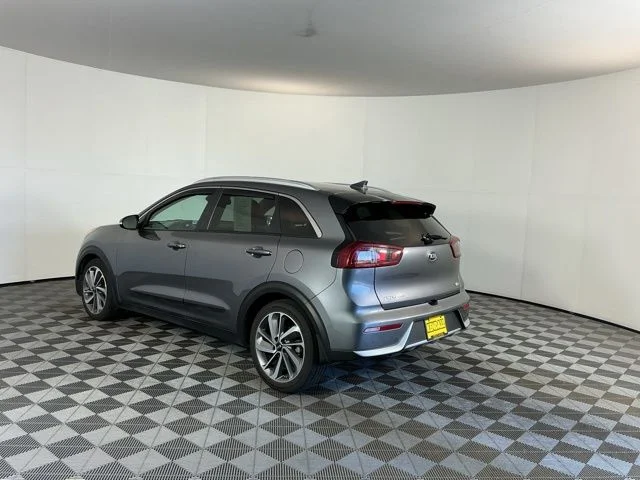 Used 2017 Gray Kia Touring image 7