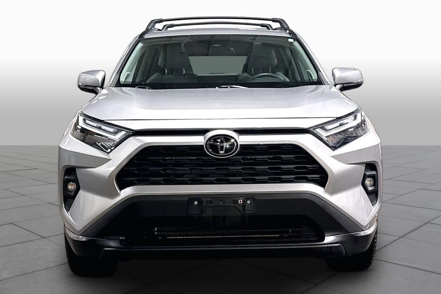 Used 2023 Silver Sky Metallic Toyota XLE Premium image 4