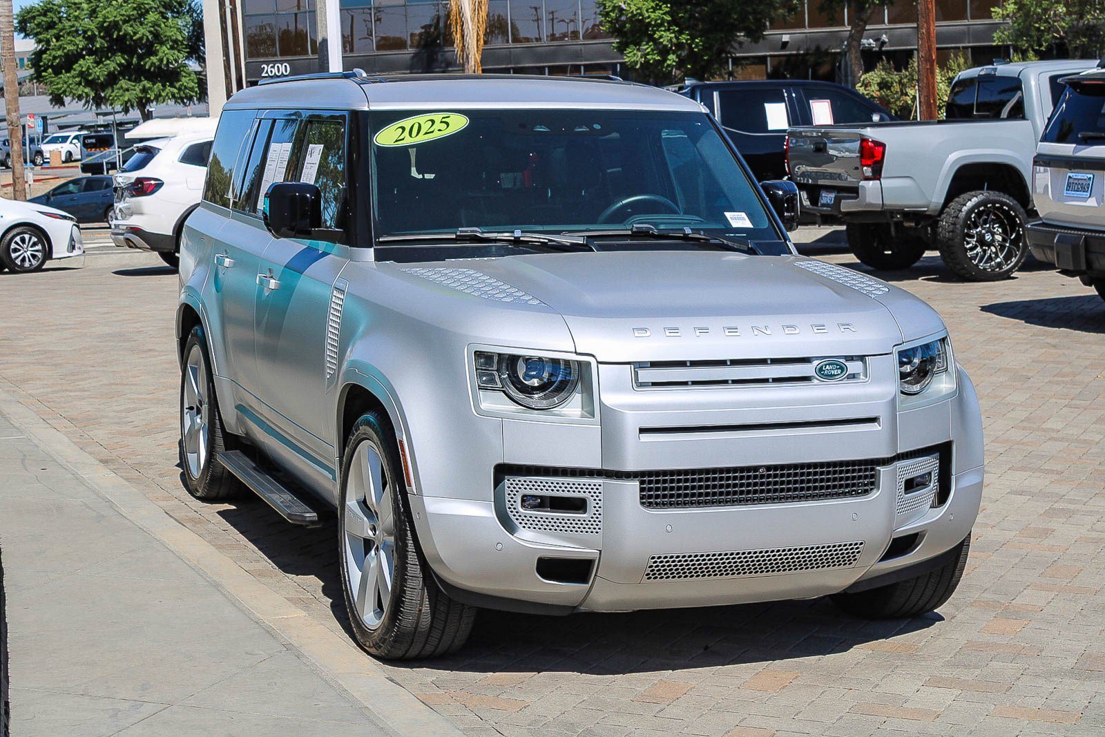 Used 2025 Silicon Silver Premium Metallic Land Rover X image 3