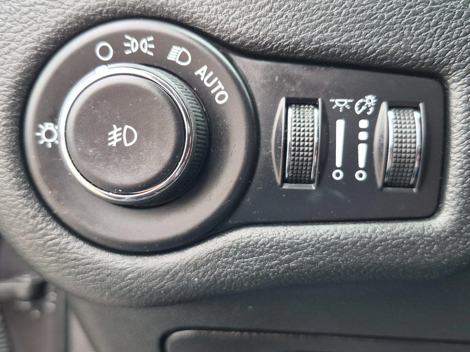 Used 2016 Granite Crystal Metallic Clearcoat Jeep Limited image 22