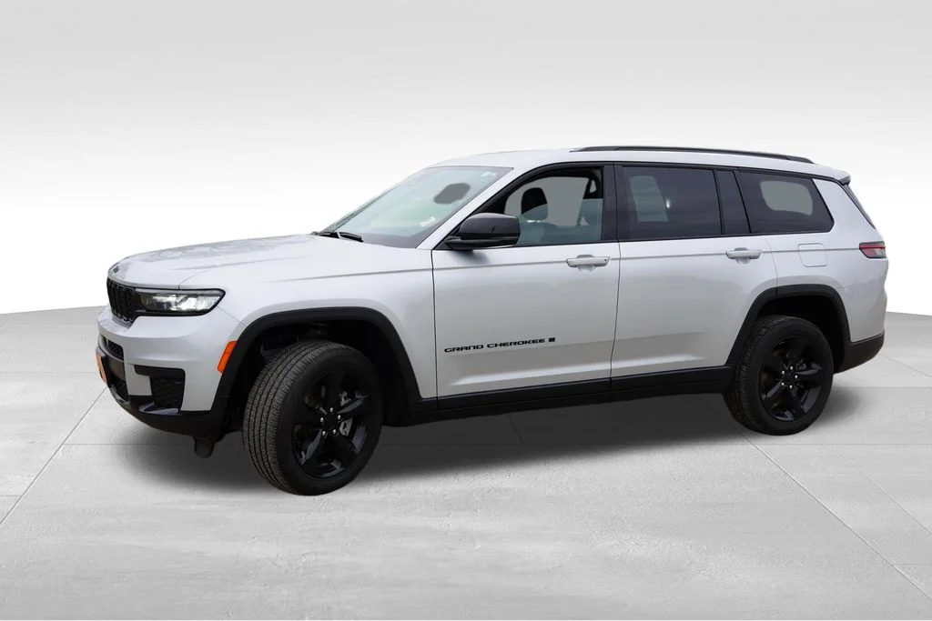 Certified Used 2023 Silver Jeep Altitude image 10