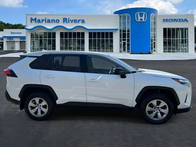 Used 2023 Ice Toyota LE image 4