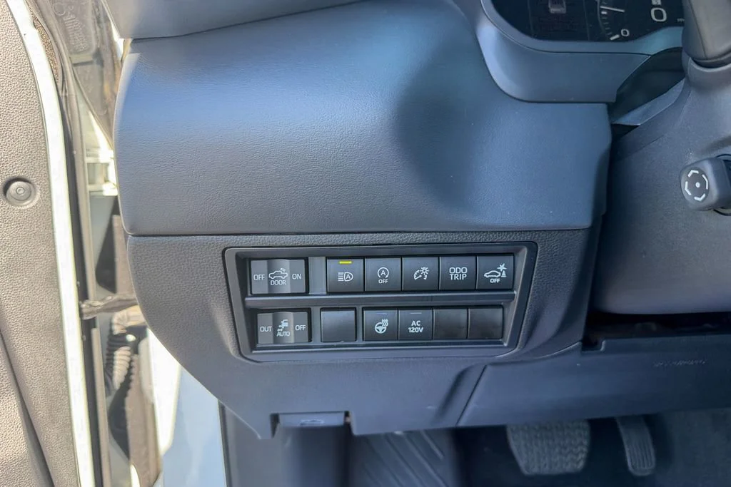 Used 2024 White Toyota Platinum image 19