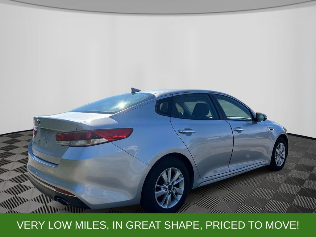 Used 2017 Silver Kia LX image 5
