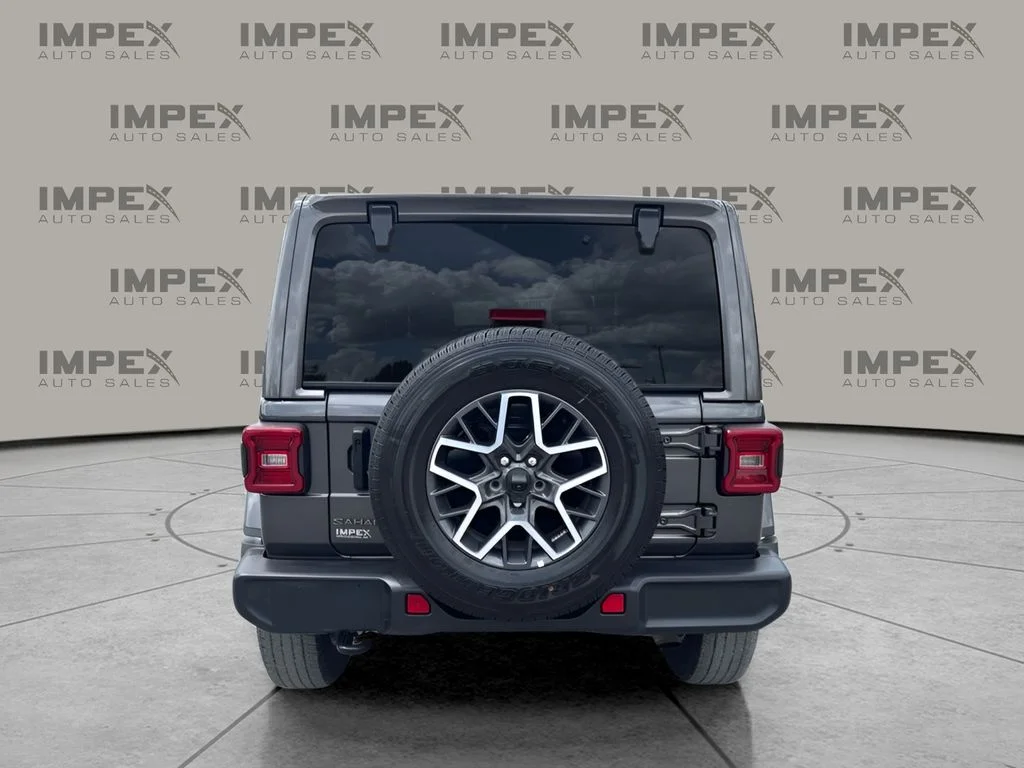 Used 2025 Gray Jeep Sahara image 4